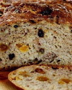 Хлеб с сухофруктами и орехами