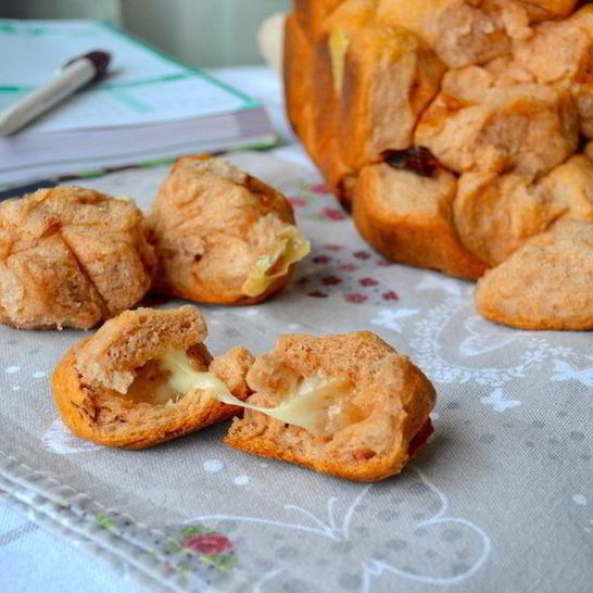 Рецепт разборного томатного хлеба с начинкой