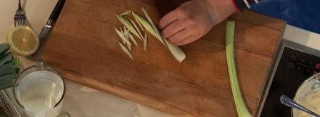 хворост из трески и семги с огуречной райтой. Шаг 6