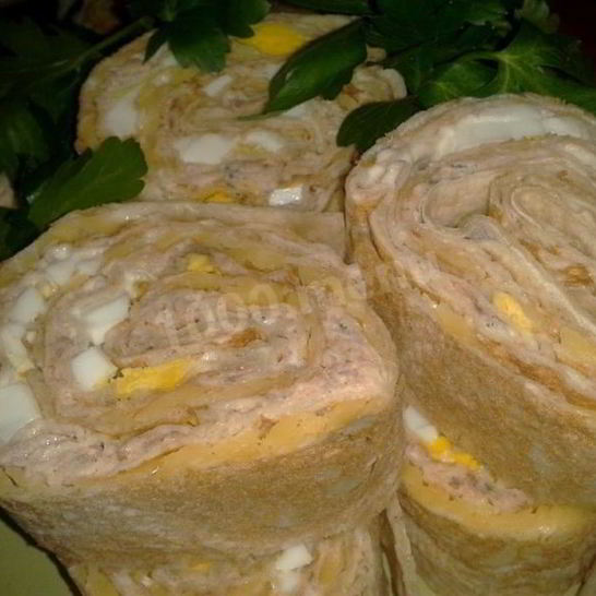 Рецепт фаршированного лаваша с рыбой, сыром, чесноком, зеленью