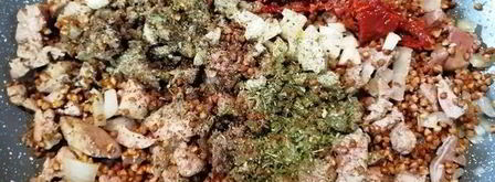 греча с печенью в корзинке из лаваша. Шаг 5