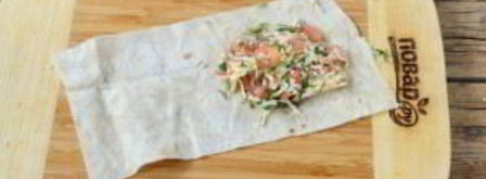 конвертики из лаваша с сыром и помидорами. Шаг 5