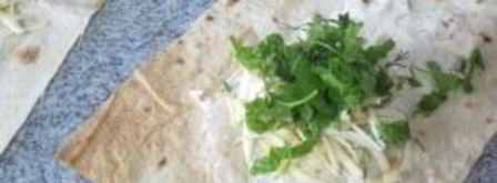 конвертики из лаваша с сыром и зеленью. Шаг 5