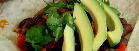 лаваш с ароматной фасолью и авокадо. Шаг 13