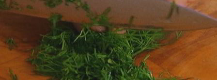 лаваш с копченой скумбрией, огурцом и хреном. Шаг 3