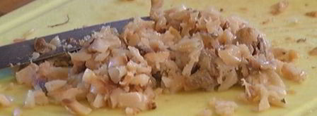 лаваш с копченой скумбрией, огурцом и хреном. Шаг 5