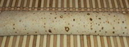 рулетики из лаваша с крабовыми палочками. Шаг 4