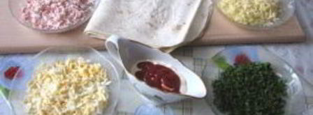 рулеты из лаваша с крабовыми палочками. Шаг 3