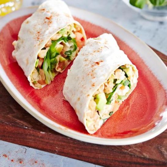 Рецепт рулетов из лаваша с салатом из фасоли и авокадо