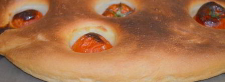 ароматная фокачча с помидорками черри и чесночным маслом. Шаг 14