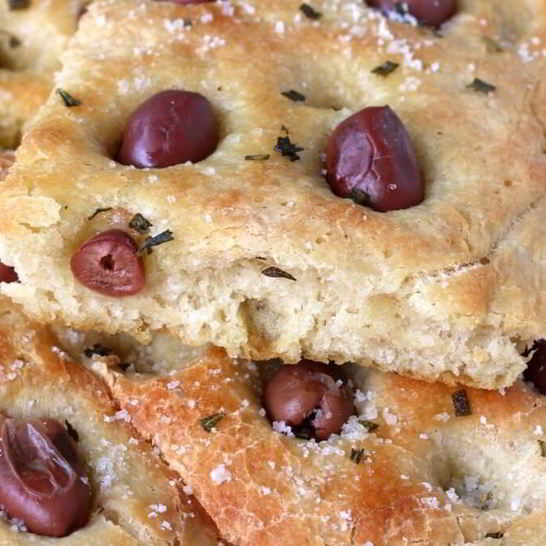 Рецепт фокаччи с маслинами и розмарином