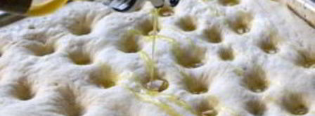 фокачча с маслинами и розмарином. Шаг 12