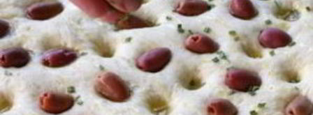 фокачча с маслинами и розмарином. Шаг 13