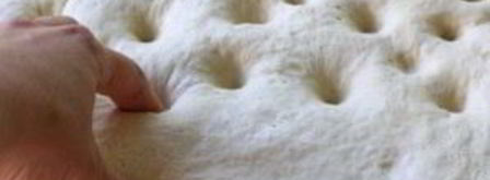 фокачча с маслинами и розмарином. Шаг 11