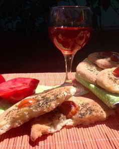 Фокачча с помидорами черри и итальянскими травами