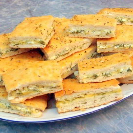 Рецепт классической итальянской фокаччи с твердым сыром и творогом