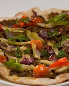 Лепешка со свиным паштетом и сладкими овощами