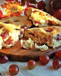 Осенняя фокачча с виноградом и сыром