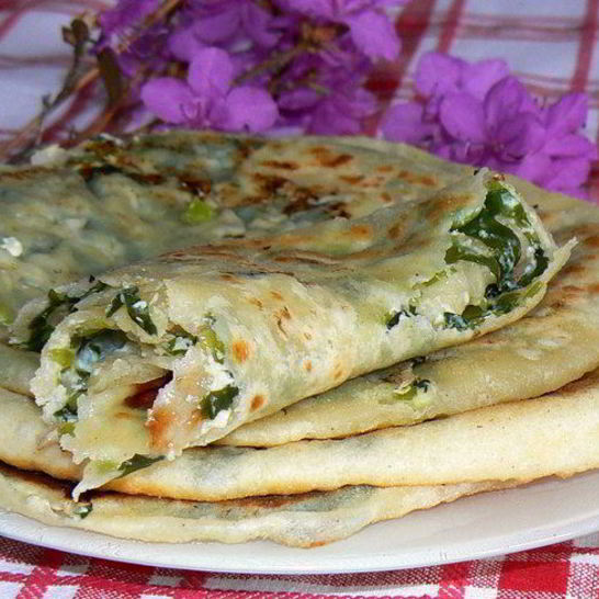 Рецепт осетинских лепешек с черемшой и сулугуни по-сибирски