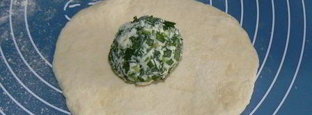 осетинские лепешки с черемшой и сулугуни по-сибирски. Шаг 8