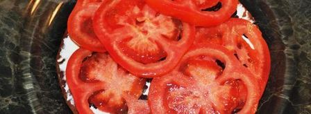 сладкая лепешка с базиликом, фетаксой и томатами. Шаг 7