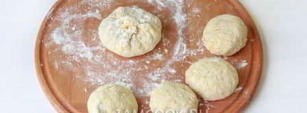 сырные лепешки с начинкой. Шаг 15