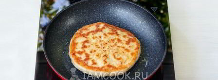 сырные лепешки с начинкой. Шаг 17