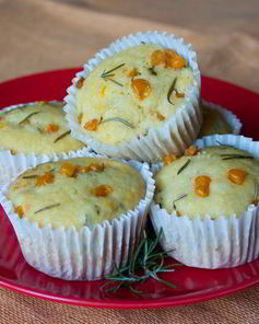 Кукурузные маффины с розмарином