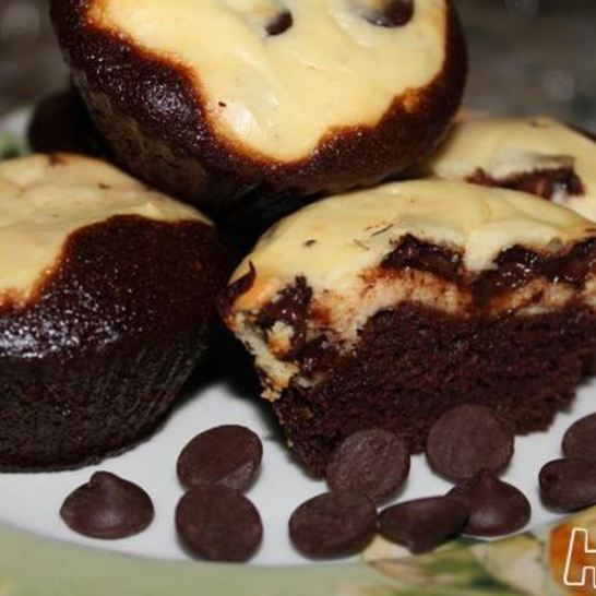 Рецепт шоколадных маффинов с крем сыром