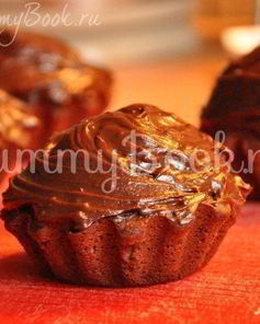 Шоколадные маффины с кремом