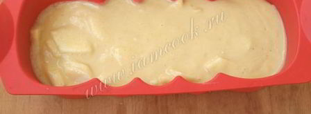 манник с яблоками на кефире. Шаг 10