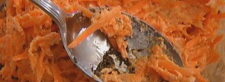 морковные оладьи на хрустящих крекерах с йогуртовым соусом. Шаг 3