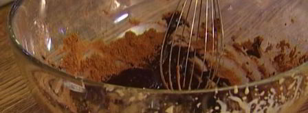 шоколадные оладушки со взбитыми сливками. Шаг 5