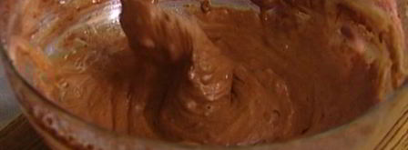 шоколадные оладушки со взбитыми сливками. Шаг 8