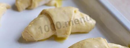 рогалики на кефире и дрожжах с повидлом. Шаг 8