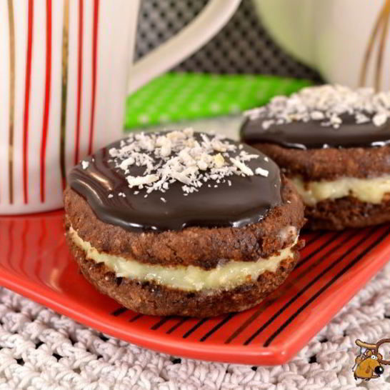 Рецепт шоколадного печенья с кокосовым кремом