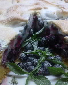 Пирог с черной смородиной