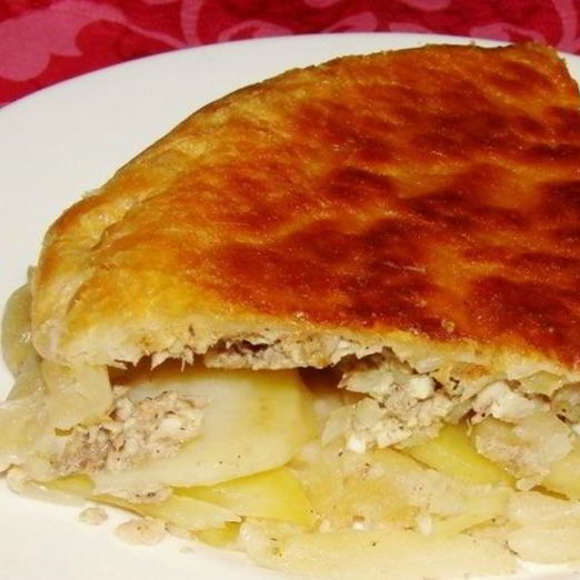 Пирог с сайрой из слоеного теста