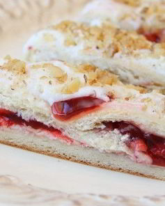 Пирог с вишней из дрожжевого теста