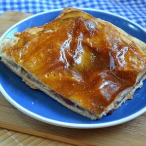 Пироги из слоеного теста