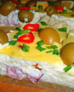 Закусочный пирог с творогом и ветчиной
