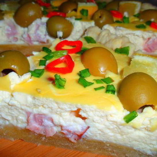 Рецепт закусочного пирога с творогом и ветчиной