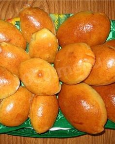 Дрожжевые пирожки с творогом в духовке