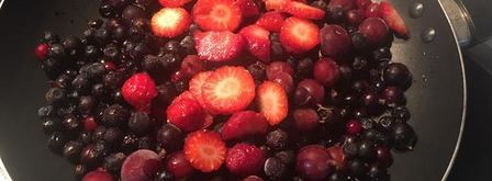 пирожки на простокваше с лесными ягодами. Шаг 3