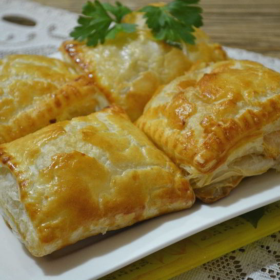 Рецепт пирожков с капустой из слоеного бездрожжевого теста