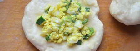 пирожки с луком и яйцом на кефире. Шаг 14