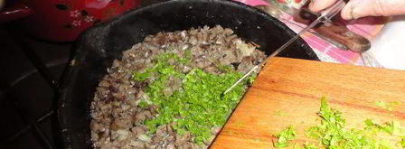 пирожки с начинкой из куриных сердечек. Шаг 10