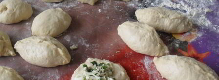 пирожки с зеленым луком и яйцом. Шаг 4