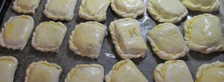 пирожки слоеные конвертики с сыром и ветчиной. Шаг 12