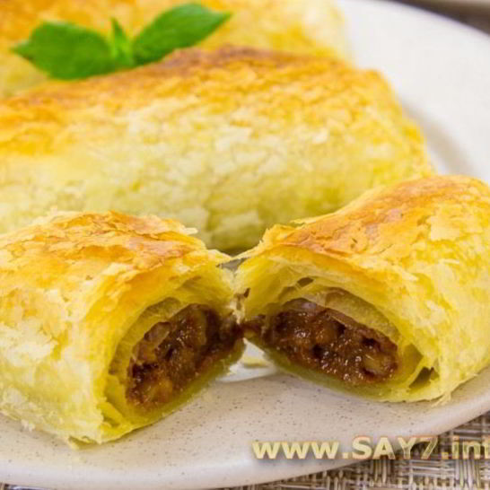 Рецепт слоеных пирожков с орехами и вареной сгущенкой